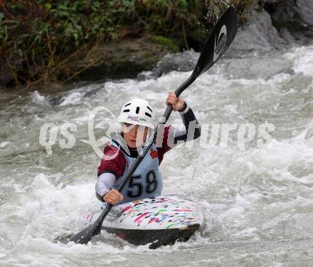 Wildwassersport. Alpe Adria Kanu Slalom Gurk 2012.  Lisa Leitner. Klagenfurt, Gurkerbruecke, am 30.9.2012.
Foto: Kuess
---
pressefotos, pressefotografie, kuess, qs, qspictures, sport, bild, bilder, bilddatenbank