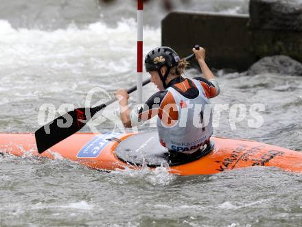 Wildwassersport. Alpe Adria Kanu Slalom Gurk 2012.  Julia Schmid (KC Glanegg). Klagenfurt, Gurkerbruecke, am 30.9.2012.
Foto: Kuess
---
pressefotos, pressefotografie, kuess, qs, qspictures, sport, bild, bilder, bilddatenbank