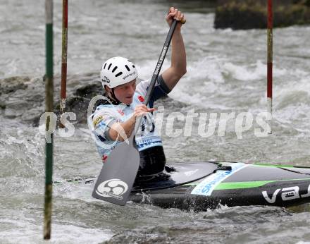 Wildwassersport. Alpe Adria Kanu Slalom Gurk 2012.  Maximilian Roemer (KV Klagenfurt). Klagenfurt, Gurkerbruecke, am 30.9.2012.
Foto: Kuess
---
pressefotos, pressefotografie, kuess, qs, qspictures, sport, bild, bilder, bilddatenbank