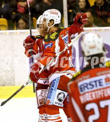 EBEL. Eishockey Bundesliga. EC KAC gegen UPC Vienna Capitals.  Jubel Martin Schumnig, Tyler Scofield (KAC). Klagenfurt, am 30.9.2012.
Foto: Kuess 


---
pressefotos, pressefotografie, kuess, qs, qspictures, sport, bild, bilder, bilddatenbank