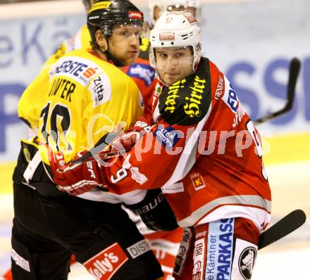 EBEL. Eishockey Bundesliga. EC KAC gegen UPC Vienna Capitals.  Tyler Spurgeon,  (KAC), Philipp Pinter (Caps). Klagenfurt, am 30.9.2012.
Foto: Kuess 


---
pressefotos, pressefotografie, kuess, qs, qspictures, sport, bild, bilder, bilddatenbank