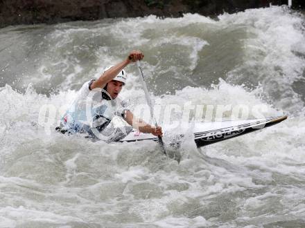 Wildwassersport. Alpe Adria Kanu Slalom Gurk 2012.  Peter Draxl. Klagenfurt, Gurkerbruecke, am 30.9.2012.
Foto: Kuess
---
pressefotos, pressefotografie, kuess, qs, qspictures, sport, bild, bilder, bilddatenbank