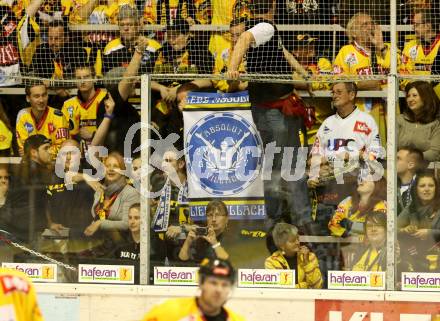 EBEL. Eishockey Bundesliga. EC KAC gegen UPC Vienna Capitals.  Fans Vienna Capitals. Klagenfurt, am 30.9.2012.
Foto: Kuess 


---
pressefotos, pressefotografie, kuess, qs, qspictures, sport, bild, bilder, bilddatenbank