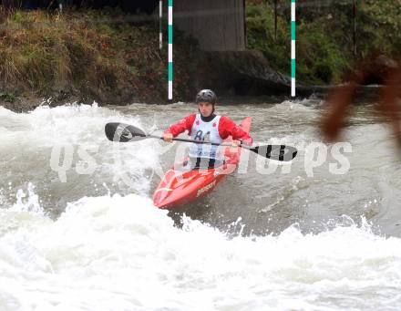 Wildwassersport. Alpe Adria Kanu Slalom Gurk 2012.  Mario Leitner (KC Glanegg). Klagenfurt, Gurkerbruecke, am 30.9.2012.
Foto: Kuess
---
pressefotos, pressefotografie, kuess, qs, qspictures, sport, bild, bilder, bilddatenbank