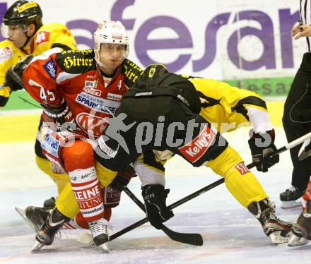 EBEL. Eishockey Bundesliga. EC KAC gegen UPC Vienna Capitals.  David Schuller,  (KAC), Marcus Olsson (Caps). Klagenfurt, am 30.9.2012.
Foto: Kuess 


---
pressefotos, pressefotografie, kuess, qs, qspictures, sport, bild, bilder, bilddatenbank