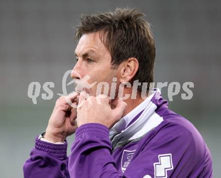 Fussball OEFB Cup. SK Austria Klagenfurt gegen FC Admira Wacker Moedling. Trainer Bruno Friesenbichler (Austria). Klagenfurt, am 25.9.2012.
Foto: Kuess
---
pressefotos, pressefotografie, kuess, qs, qspictures, sport, bild, bilder, bilddatenbank