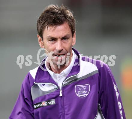 Fussball OEFB Cup. SK Austria Klagenfurt gegen FC Admira Wacker Moedling. Trainer Bruno Friesenbichler (Austria). Klagenfurt, am 25.9.2012.
Foto: Kuess
---
pressefotos, pressefotografie, kuess, qs, qspictures, sport, bild, bilder, bilddatenbank