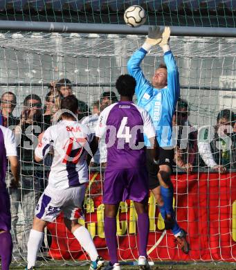 Fussball Regionalliga. SAK gegen SK Austria Klagenfurt. Patrick Lausegger, (SAK), Eric Akoto, Alexander Schenk (Austria Klagenfurt). Klagenfurt, 6.10.2012.
Foto: Kuess
---
pressefotos, pressefotografie, kuess, qs, qspictures, sport, bild, bilder, bilddatenbank