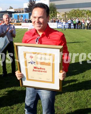 Fussball Regionalliga. SAK gegen SK Austria Klagenfurt. Ehrung fuer den ehemaligen SAK Legionaer Mladen Jovicevic. Klagenfurt, 6.10.2012.
Foto: Kuess
---
pressefotos, pressefotografie, kuess, qs, qspictures, sport, bild, bilder, bilddatenbank