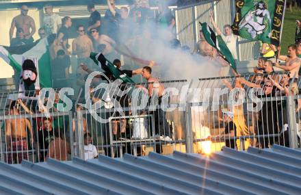 Fussball. Bundesliga. RZ Pellets WAC gegen SV Josko Ried.  Fans  (Ried). Wolfsberg, 6.10.2012.
Foto: Kuess

---
pressefotos, pressefotografie, kuess, qs, qspictures, sport, bild, bilder, bilddatenbank