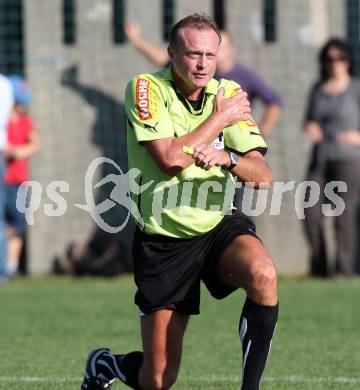 Fussball Regionalliga. SAK gegen SK Austria Klagenfurt. Schiedsrichter Alexander Stossier verletzte sich an der Schulter. Klagenfurt, 6.10.2012.
Foto: Kuess
---
pressefotos, pressefotografie, kuess, qs, qspictures, sport, bild, bilder, bilddatenbank