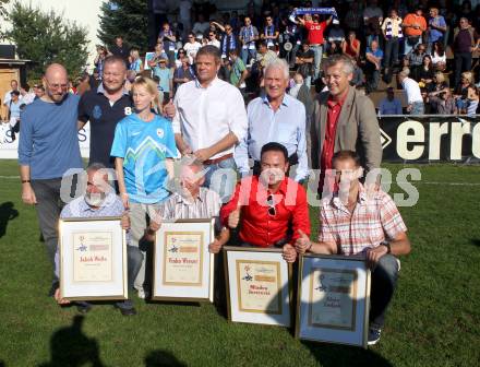 Fussball Regionalliga. SAK gegen SK Austria Klagenfurt. Franc Wieser, Gerhard Koefer, Frank Stronach, Marko Wieser, die geehrten Jakob Wolte, Vinko Wieser, Mladen Jovicevic, Alois Sadjak. Klagenfurt, 6.10.2012.
Foto: Kuess
---
pressefotos, pressefotografie, kuess, qs, qspictures, sport, bild, bilder, bilddatenbank