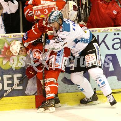 EBEL. Eishockey Bundesliga. EC KAC gegen EHC LIWEST Linz.  Paul Schellander, (KAC), Michael Mayr  (Linz). Klagenfurt, am 7.10.2012.
Foto: Kuess 


---
pressefotos, pressefotografie, kuess, qs, qspictures, sport, bild, bilder, bilddatenbank