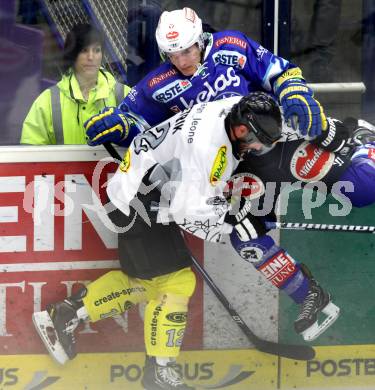 EBEL. Eishockey Bundesligal. EC VSV gegen Dornbirner Eishockey Club.  Marius Goehringer,  (VSV), Nikolas Petrik (Dornbirn). Villach, am 7.10.2012.
Foto: Kuess 


---
pressefotos, pressefotografie, kuess, qs, qspictures, sport, bild, bilder, bilddatenbank