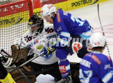 EBEL. Eishockey Bundesligal. EC VSV gegen Dornbirner Eishockey Club.  PLATZER Patrick (VSV), ENZENHOFER Hannes (Dornbirn). Villach, am 7.10.2012.
Foto: Kuess 


---
pressefotos, pressefotografie, kuess, qs, qspictures, sport, bild, bilder, bilddatenbank