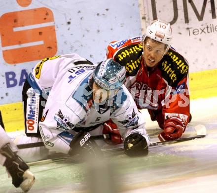 EBEL. Eishockey Bundesliga. EC KAC gegen EHC LIWEST Linz.  Tyler Scofield,  (KAC), Franklin McDonald (Linz). Klagenfurt, am 7.10.2012.
Foto: Kuess 


---
pressefotos, pressefotografie, kuess, qs, qspictures, sport, bild, bilder, bilddatenbank