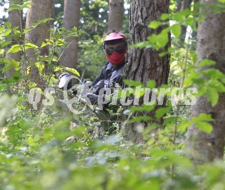 Eishockey Bundesliga. Sommertraining. Teambuilding KAC. Paintball. Schreckendorf, am 25.8.2012.
Foto: Kuess
---
pressefotos, pressefotografie, kuess, qs, qspictures, sport, bild, bilder, bilddatenbank