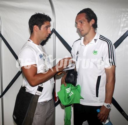 Fussball Testspiel. RZ Pellets WAC gegen VfL Wolfsburg. Emanuel Pogatetz (Wolfsburg). Wolfsberg, 7.8.2012.
Foto: Kuess
---
pressefotos, pressefotografie, kuess, qs, qspictures, sport, bild, bilder, bilddatenbank