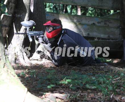 Eishockey Bundesliga. Sommertraining. Teambuilding KAC. Paintball. Raphael Herburger. Schreckendorf, am 25.8.2012.
Foto: Kuess
---
pressefotos, pressefotografie, kuess, qs, qspictures, sport, bild, bilder, bilddatenbank