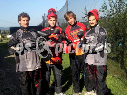 Eishockey Bundesliga. Sommertraining. Teambuilding KAC. Paintball. Johannes Reichel, Markus Pirmann, Thomas HUndertpfund, Raphael Herburger. Schreckendorf, am 25.8.2012.
Foto: Kuess
---
pressefotos, pressefotografie, kuess, qs, qspictures, sport, bild, bilder, bilddatenbank