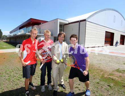 Tennis. UNION Klagenfurt. Eroeffnung der Tennishalle. Lukas Grubelnig, Markus Ahne, Klaus Bidovec, Patrick Ofner. Klagenfurt, 31.7.2012.
Foto: Kuess 
---
pressefotos, pressefotografie, kuess, qs, qspictures, sport, bild, bilder, bilddatenbank