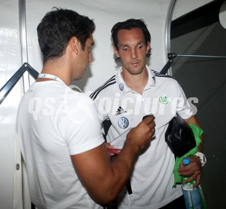 Fussball Testspiel. RZ Pellets WAC gegen VfL Wolfsburg. Emanuel Pogatetz (Wolfsburg). Wolfsberg, 7.8.2012.
Foto: Kuess
---
pressefotos, pressefotografie, kuess, qs, qspictures, sport, bild, bilder, bilddatenbank