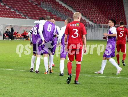 Fussball SK Austria Klagenfurt gegen St. Florian. Torjubel Austria, Klagenfurt, 13.10.2012.
Foto: Kuess
---
pressefotos, pressefotografie, kuess, qs, qspictures, sport, bild, bilder, bilddatenbank