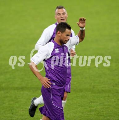 Fussball SK Austria Klagenfurt gegen St. Florian. Torjubel Marco Sahanek, Christoph Mattes (Klagenfurt), Klagenfurt, 13.10.2012.
Foto: Kuess
---
pressefotos, pressefotografie, kuess, qs, qspictures, sport, bild, bilder, bilddatenbank