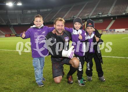 Fussball SK Austria Klagenfurt gegen St. Florian. Alexander Schenk, Fans (Klagenfurt). Klagenfurt, 13.10.2012.
Foto: Kuess
---
pressefotos, pressefotografie, kuess, qs, qspictures, sport, bild, bilder, bilddatenbank