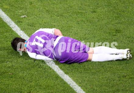 Fussball SK Austria Klagenfurt gegen St. Florian. Daniel Lindorfer. verletzt. (Klagenfurt). Klagenfurt, 13.10.2012.
Foto: Kuess
---
pressefotos, pressefotografie, kuess, qs, qspictures, sport, bild, bilder, bilddatenbank