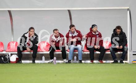 Fussball SK Austria Klagenfurt gegen St. Florian. Betreuerbank. Masseur, Co-Trainer Wolfgang Thun-Hohenstein, Trainer Bruno Friesenbichler, Co-Trainer Guenther Gorenzel, Johannes Lamprecht (Klagenfurt). Klagenfurt, 13.10.2012.
Foto: Kuess
---
pressefotos, pressefotografie, kuess, qs, qspictures, sport, bild, bilder, bilddatenbank