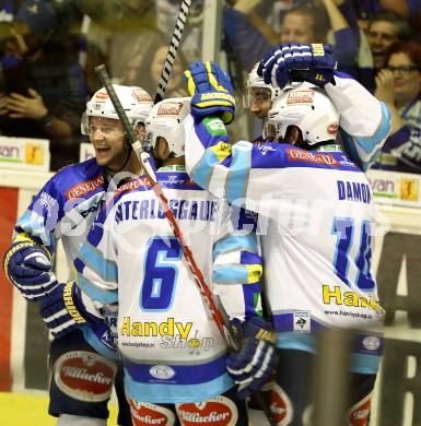 EBEL. Eishockey Bundesliga. EC KAC gegen VSV. Torjubel John HUghes, Derek Damon, Gerhard Unterluggauer (VSV). Klagenfurt, am 14.10.2012.
Foto: Kuess 


---
pressefotos, pressefotografie, kuess, qs, qspictures, sport, bild, bilder, bilddatenbank