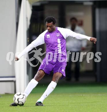 Fussball SK Austria Klagenfurt gegen St. Florian. Eric Akoto (Klagenfurt). Klagenfurt, 13.10.2012.
Foto: Kuess
---
pressefotos, pressefotografie, kuess, qs, qspictures, sport, bild, bilder, bilddatenbank