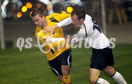 Fussball Kaerntner Liga. Welzenegg gegen WAC Amateure. Zoran Jorgic, (Welzenegg), Mario Kroepfl (WAC). Welzenegg, am 19.10.2012.
Foto: Kuess
---
pressefotos, pressefotografie, kuess, qs, qspictures, sport, bild, bilder, bilddatenbank