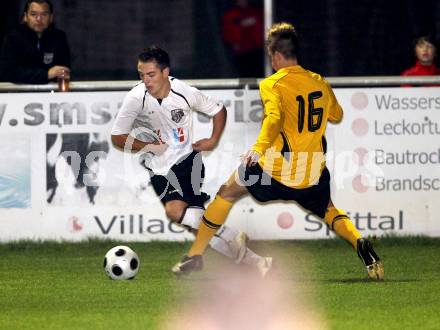 Fussball Kaerntner Liga. Welzenegg gegen WAC Amateure. Fabian Unger,  (Welzenegg), Martin Salentinig (WAC). Welzenegg, am 19.10.2012.
Foto: Kuess
---
pressefotos, pressefotografie, kuess, qs, qspictures, sport, bild, bilder, bilddatenbank