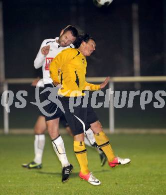 Fussball Kaerntner Liga. Welzenegg gegen WAC Amateure.  Hans Christian Rabl,  (Welzenegg), Hannes Jochum (WAC). Welzenegg, am 19.10.2012.
Foto: Kuess
---
pressefotos, pressefotografie, kuess, qs, qspictures, sport, bild, bilder, bilddatenbank