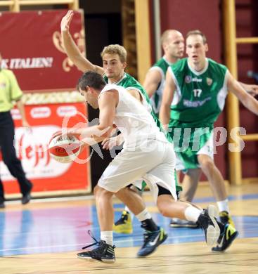 Basketball. 2. Bundesliga. Woerthersee Piraten gegen KOS Klagenfurt Celovec. Christian Erschen,  (Piraten), Fabian Gallob (KOS). Klagenfurt, am 20.10.2012.
Foto: Kuess
---
pressefotos, pressefotografie, kuess, qs, qspictures, sport, bild, bilder, bilddatenbank