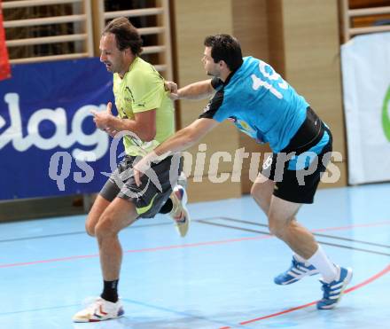 Handball Bundesliga. HC Kelag Kaernten gegen UHC Erste Bank Hollabrunn.  Branko Bedekovic,  (HCK), Pavol Stachovic (Hollabrunn). Klagenfurt, am 20.10.2012.
Foto: Kuess
---
pressefotos, pressefotografie, kuess, qs, qspictures, sport, bild, bilder, bilddatenbank