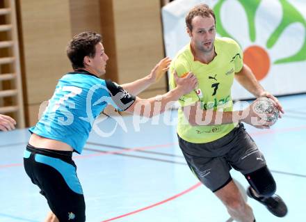 Handball Bundesliga. HC Kelag Kaernten gegen UHC Erste Bank Hollabrunn.  Bostjan Hribar, (HCK),  Philipp Brabenetz (Hollabrunn). Klagenfurt, am 20.10.2012.
Foto: Kuess
---
pressefotos, pressefotografie, kuess, qs, qspictures, sport, bild, bilder, bilddatenbank