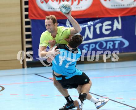 Handball Bundesliga. HC Kelag Kaernten gegen UHC Erste Bank Hollabrunn.  Bostjan Hribar (HCK), Philipp Brabenetz (Hollabrunn). Klagenfurt, am 20.10.2012.
Foto: Kuess
---
pressefotos, pressefotografie, kuess, qs, qspictures, sport, bild, bilder, bilddatenbank