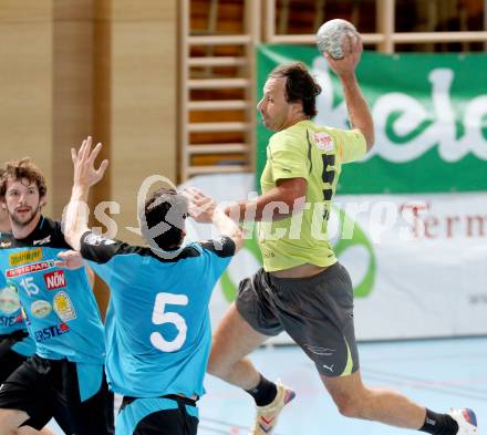 Handball Bundesliga. HC Kelag Kaernten gegen UHC Erste Bank Hollabrunn.  Branko Bedekovic, (HCK), Lukas Nebes (Hollabrunn).. Klagenfurt, am 20.10.2012.
Foto: Kuess
---
pressefotos, pressefotografie, kuess, qs, qspictures, sport, bild, bilder, bilddatenbank