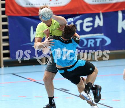 Handball Bundesliga. HC Kelag Kaernten gegen UHC Erste Bank Hollabrunn.  Bostjan Hribar (HCK), Philipp Brabenetz (Hollabrunn). Klagenfurt, am 20.10.2012.
Foto: Kuess
---
pressefotos, pressefotografie, kuess, qs, qspictures, sport, bild, bilder, bilddatenbank