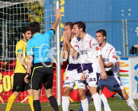 Fussball. Regionallliga. SAK gegen Allerheiligen. Oberrisser Florian, Aleksic Darjan (SAK), Schiedsrichter Heyss Maximilian. Klagenfurt, 20.10.2012.
Foto: Kuess
---
pressefotos, pressefotografie, kuess, qs, qspictures, sport, bild, bilder, bilddatenbank