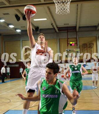 Basketball. 2. Bundesliga. Woerthersee Piraten gegen KOS Klagenfurt Celovec. Christian Erschen, (Piraten), Toman Feinig (KOS). Klagenfurt, am 20.10.2012.
Foto: Kuess
---
pressefotos, pressefotografie, kuess, qs, qspictures, sport, bild, bilder, bilddatenbank