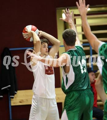 Basketball. 2. Bundesliga. Woerthersee Piraten gegen KOS Klagenfurt Celovec. Marco Breithuber, (Piraten), Milovan Radmanovic  (KOS). Klagenfurt, am 20.10.2012.
Foto: Kuess
---
pressefotos, pressefotografie, kuess, qs, qspictures, sport, bild, bilder, bilddatenbank