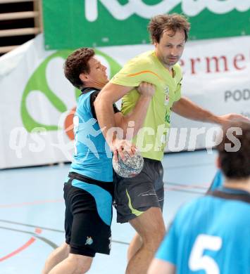 Handball Bundesliga. HC Kelag Kaernten gegen UHC Erste Bank Hollabrunn.  Branko Bedekovic, (HCK), Philipp Brabenetz  (Hollabrunn). Klagenfurt, am 20.10.2012.
Foto: Kuess
---
pressefotos, pressefotografie, kuess, qs, qspictures, sport, bild, bilder, bilddatenbank