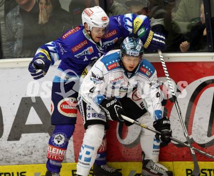 EBEL. Eishockey Bundesligal. EC VSV gegen EHC LIWEST Linz. John Hughes,  (VSV), Daniel Mitterdorfer (Linz). Villach, am 21.10.2012.
Foto: Kuess 


---
pressefotos, pressefotografie, kuess, qs, qspictures, sport, bild, bilder, bilddatenbank