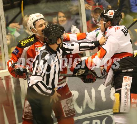 EBEL. Eishockey Bundesliga. EC KAC gegen HC TWK Innsbruck "Die Haie".   Rauferei David SChuller, (KAC), Michael Bartlett (Innsbruck). Klagenfurt, am 21.10.2012.
Foto: Kuess 


---
pressefotos, pressefotografie, kuess, qs, qspictures, sport, bild, bilder, bilddatenbank