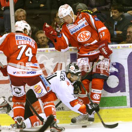 EBEL. Eishockey Bundesliga. EC KAC gegen HC TWK Innsbruck "Die Haie".   Tyler Myers,  (KAC), Alexander Hoeller (Innsbruck). Klagenfurt, am 21.10.2012.
Foto: Kuess 


---
pressefotos, pressefotografie, kuess, qs, qspictures, sport, bild, bilder, bilddatenbank