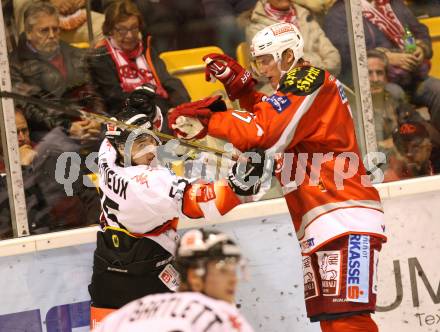 EBEL. Eishockey Bundesliga. EC KAC gegen HC TWK Innsbruck "Die Haie".   Tyler Myers, (KAC), Francis Lemieux  (Innsbruck). Klagenfurt, am 21.10.2012.
Foto: Kuess 


---
pressefotos, pressefotografie, kuess, qs, qspictures, sport, bild, bilder, bilddatenbank